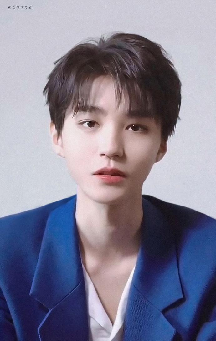 tfboys分享210727蓝色西装的王俊凯证件照安排上了不得不说这届的粉丝