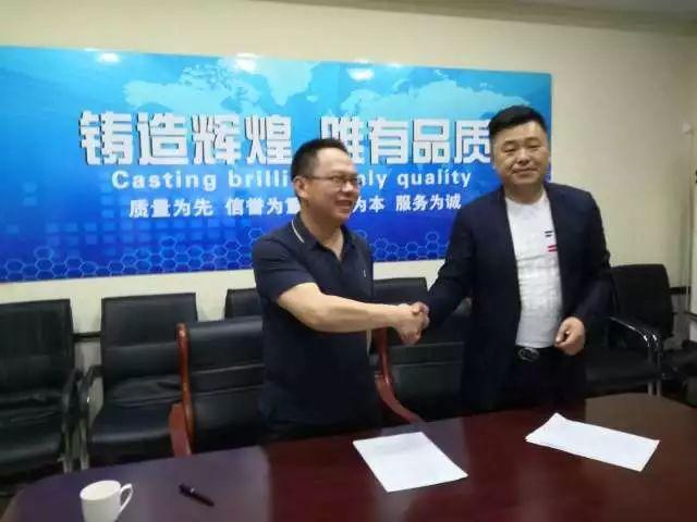 顺达机械董事长曹宝山,海慧特装总经理葛卫龙出席参与本次签约仪式