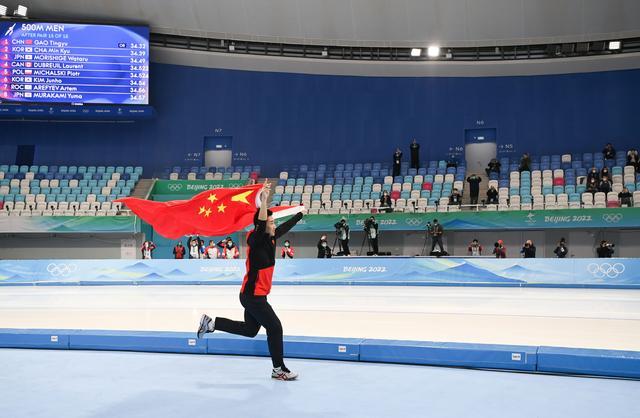 北京冬奥会速度滑冰男子500米决赛中国选手高亭宇夺冠