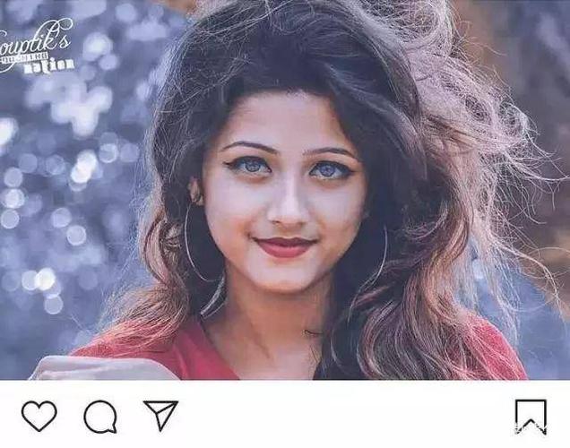 在社交平台的基本资料里,她的名字叫做 riya sanyal.