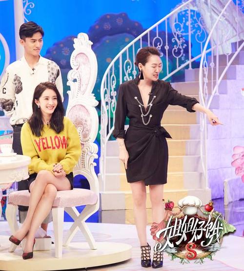 《姐姐好饿2》杨幂情商高 夏天穿毛衣因胳膊太多囊肉