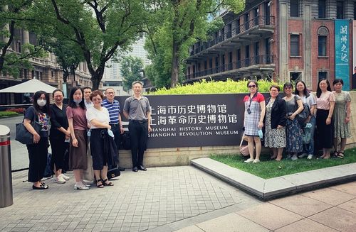 世界中国学研究所党支部赴上海市历史博物馆开展"四史"教育实地学习