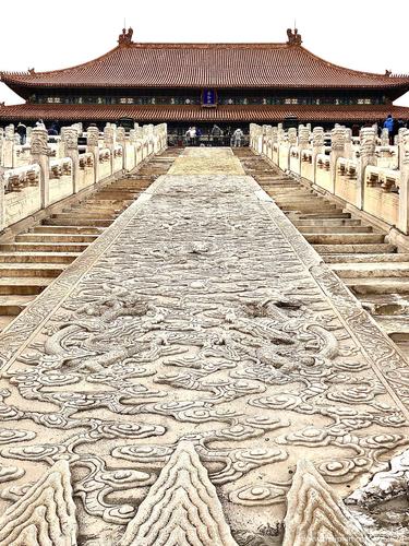 御道上的九条龙纹