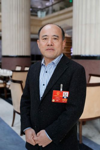 龙大集团董事长宫明杰抵京出席全国"两会"