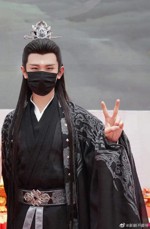 唐周温泉图有,清冷的气质溢出了屏幕,仙气感满满,很喜欢白衣古装的成