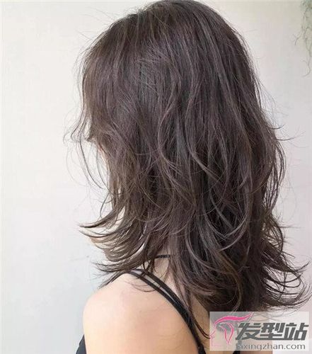最新流行"层次感"发型 短发或中发都很火
