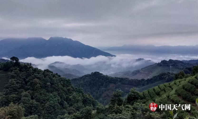 贺州:昭平大脑山清晨云雾缭绕 风景多娇 (1/6)