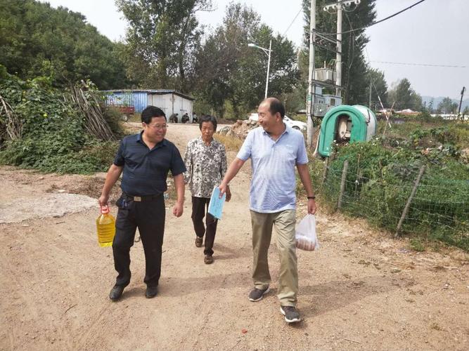 承德县二中帮扶入户送温暖