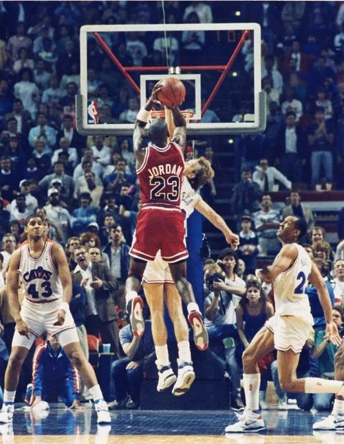等你下落,我再投篮!乔丹在29年前投出石破天惊的the