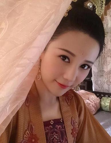 新版倚天屠龙记饰演纪晓芙的邬靖靖有没有觉得很熟悉?