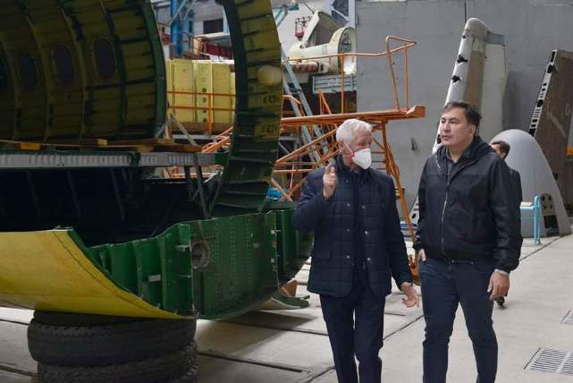 格鲁吉亚前总统:只要有安东诺夫,马达西奇,乌克兰就是