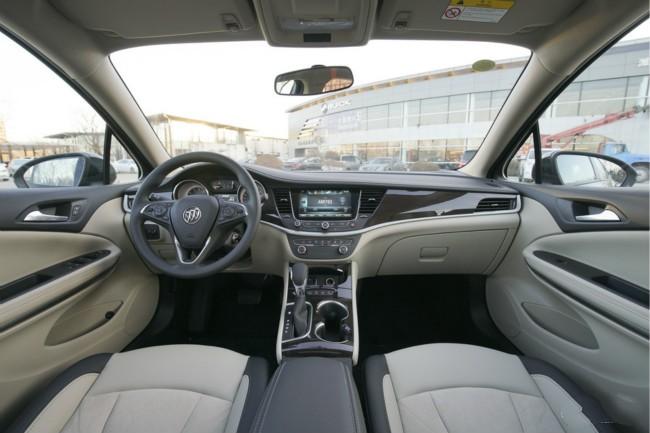 18款别克威朗内饰方面:威朗的内饰造型传承了别克的家族式风格,其