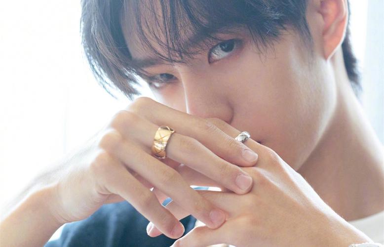 超帅气王一博壁纸_酷盖偶像王一博