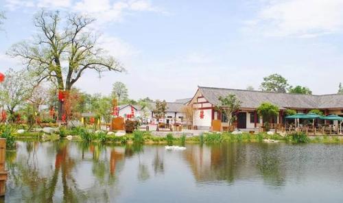 近年来,红豆村在保持古村落传统风貌的基础上,结合红豆幸福里景区建设