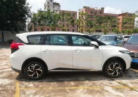 全新海马7x实车现身,有望第二季度上市,配电动尾门