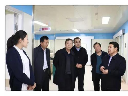 统战部长苏力德,区委常委,区委办公室主任李锴栋,政府副区长何利忠及