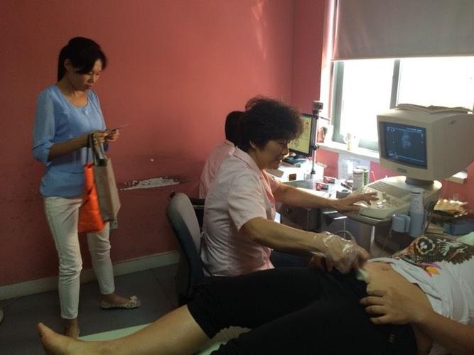 妇女现场拍照并在医生检查后出具证明(广东省流动人口避孕节育情况