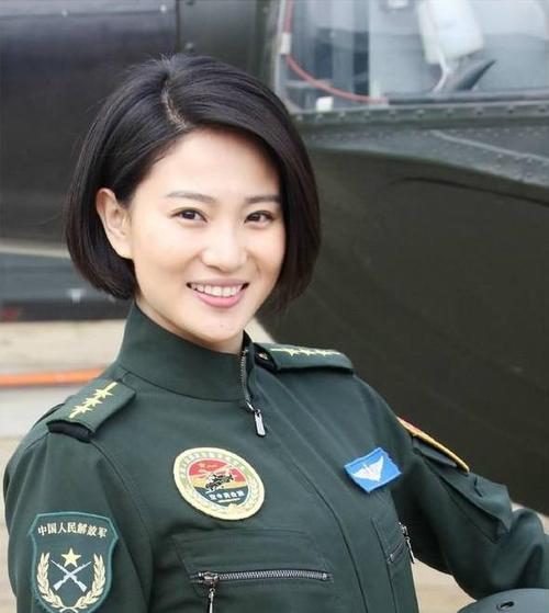 娱乐圈演过军人的女星,她们特有的军人气质,有没有被