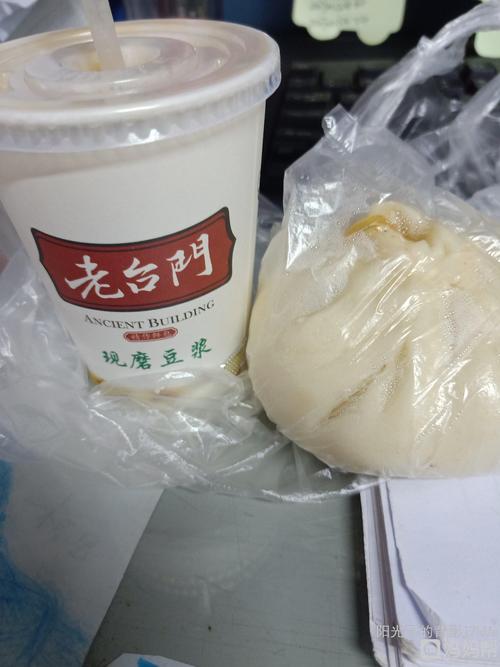 今天早餐,老台门豆浆包子.现在早上上班都