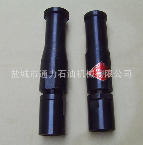 将钢丝绳穿过锥套按钢丝绳捻数分为六股,用锥杆将六股钢丝绳压入锥套