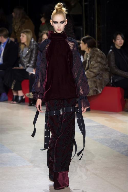 日本设计品牌 sacai 于巴黎时装周发布2016秋冬高级成衣系列