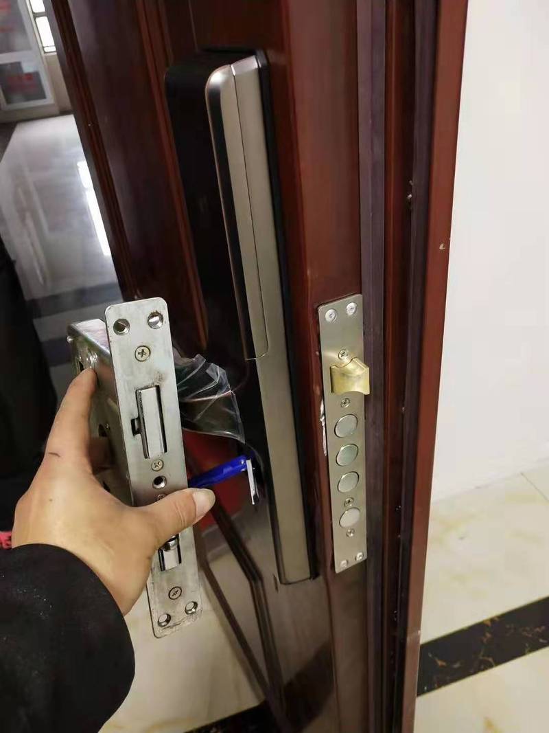 贵安新区开锁,提供24小时上门开锁换锁开汽车锁,贵安新区换锁