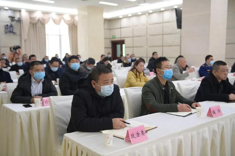 区委常委,常务副区长王春艳主持会议并讲话,区政府副区长赵少雄
