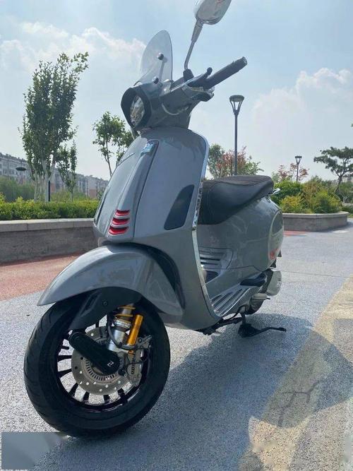 转让大贸vespa150冲刺水泥灰限量版