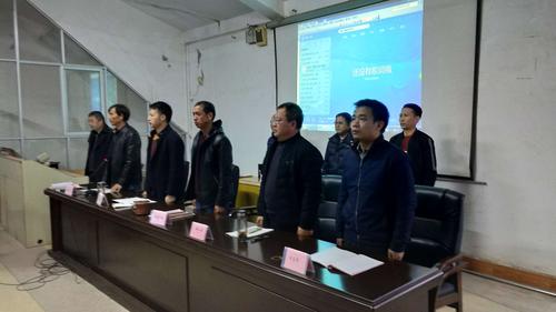 万安二中第九届二次工会会员及教职工代表大会胜利召开