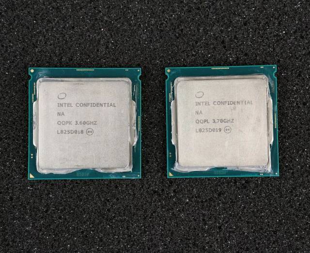 从外观来看九代酷睿处理器core i5-9600k(图左)正面两侧的金属护翼