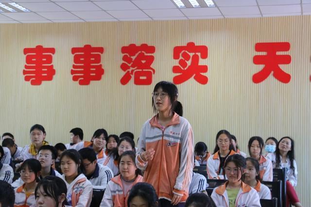 共筑和谐文明校园!栖霞市翠屏中学开展心理健康讲座