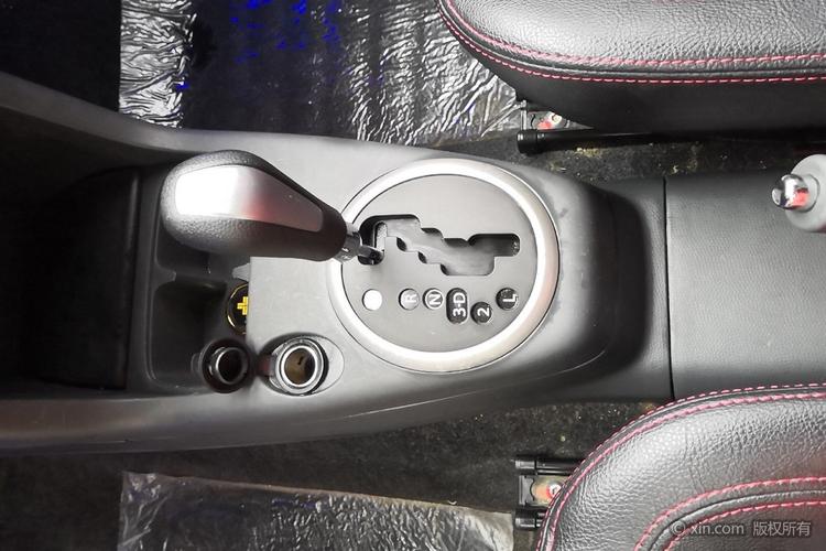 铃木雨燕档把特写