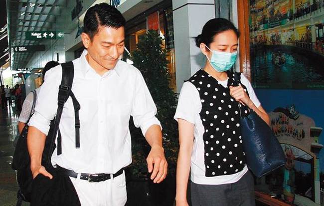 朱丽倩年轻时美照曝光五官清秀像王祖贤1年后与刘德华相识