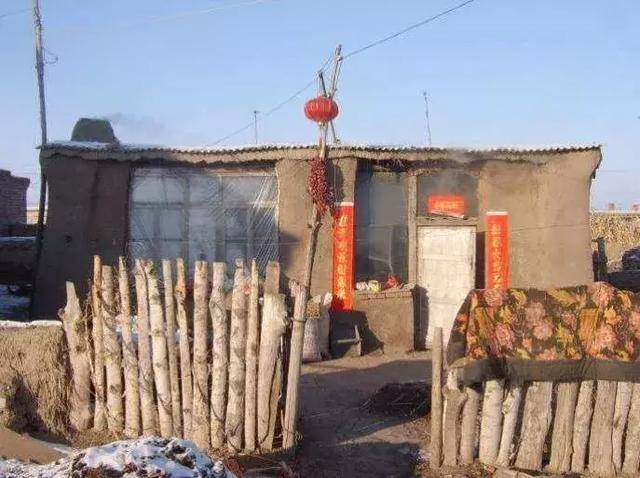 80年代,东北农村特色的土平房.