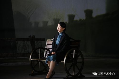 吕丽萍孙海英联袂主演话剧《独自温暖》