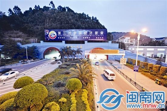 泉州大坪山隧道西侧整修完工 蓝"外衣"添新意