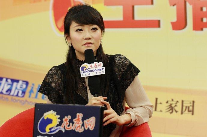 江苏综艺频道《震撼一条龙》美女主持人天天(纪莹莹)