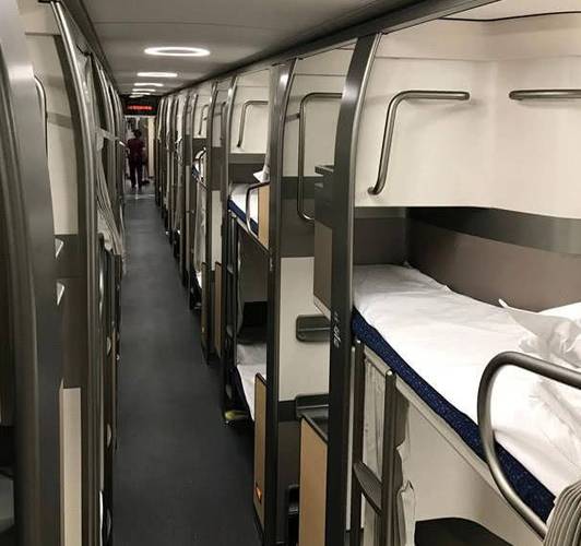 ="_blank" href="/item/动车组/127" data-lemmaid="127">动车组 /a>