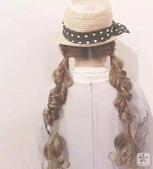 超级软妹的双马尾编发~ 和森系穿搭超级配哦!