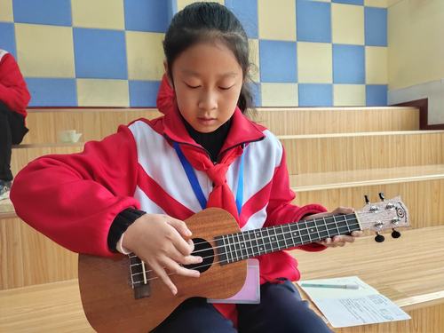 玩转尤克里里"变身"艺术小清新