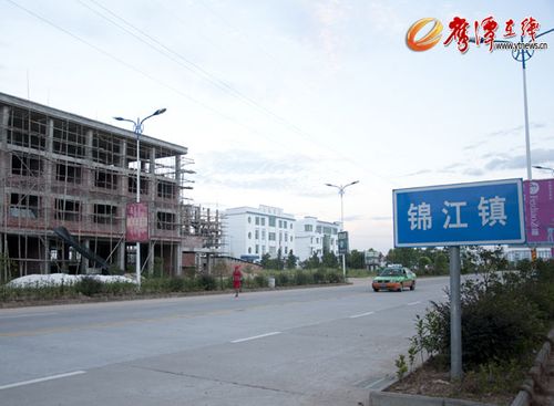 凌晨05:30,桂好芬从锦江镇出发