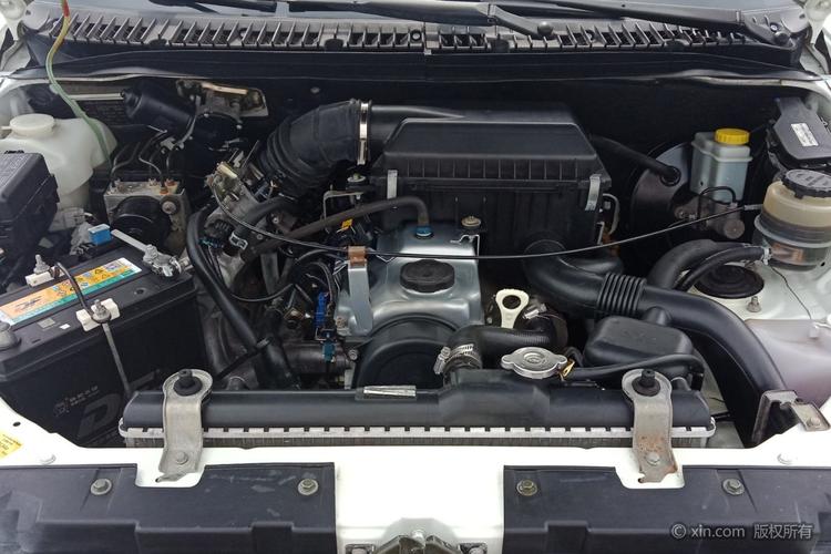 众泰5008发动机舱