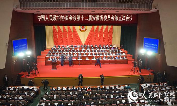 安徽省政协主席张昌尔代表政协第十二届安徽省委员会常务委员会作工作