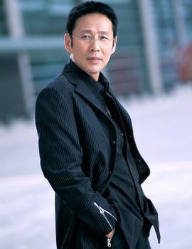 1955年4月26日出生于天津,祖籍浙江绍兴,国家一级演员,第十届,十一届