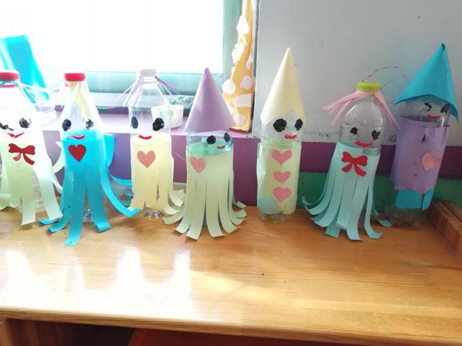 手工制作 写美篇  手工制作是孩子们喜爱的活动,为了提高幼儿的动手