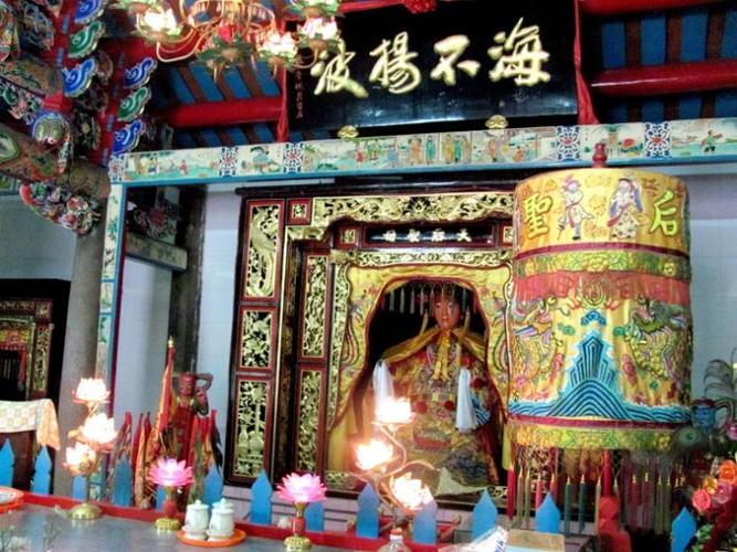 妈屿岛照片一:新,老妈祖庙