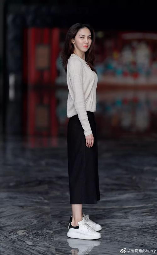 首席唐诗逸39张照片,美人莞尔,浅笑嫣然