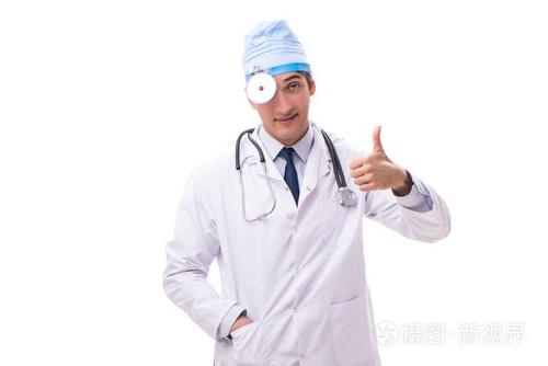 年轻英俊的医生耳鼻喉科医生隔离在白色