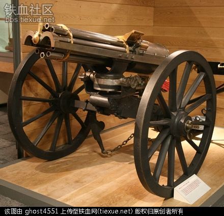 (1865年生产的加特林机枪,存放在英国的一家博物馆)