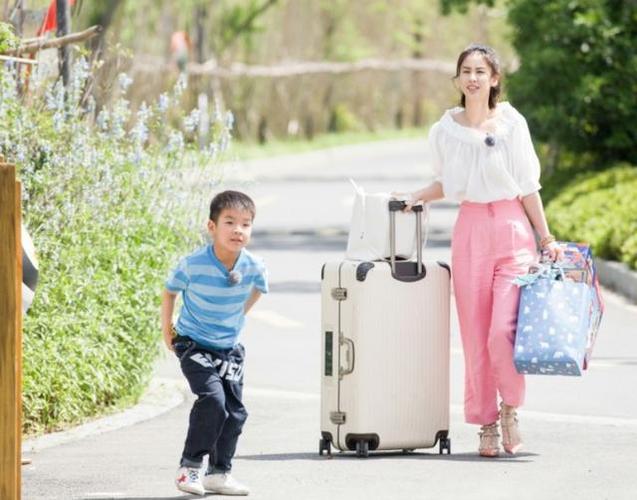 《妈妈是超人》黄圣依问:上学跟我还是奶奶,安迪纠结说出四个字